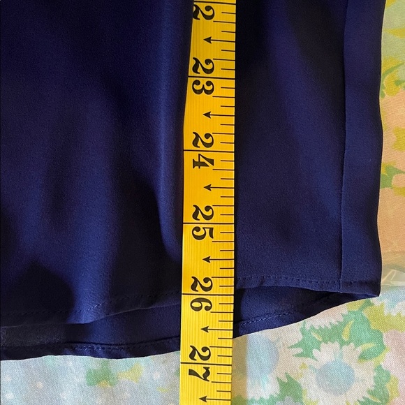 Ann Taylor | Navy Blue Sleeveless Blouse w. Ruffle Embelishment on Front XL - Picture 7 of 8